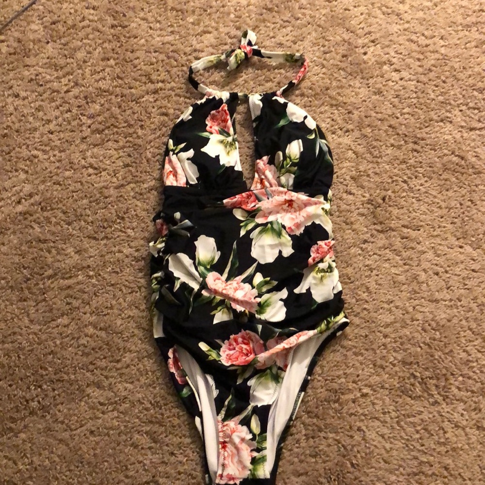 Cupshe halter one piece swimsuit!